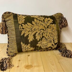 Borgata Green Floral Tapestry Accent Pillow Decorative Pillow 19X13